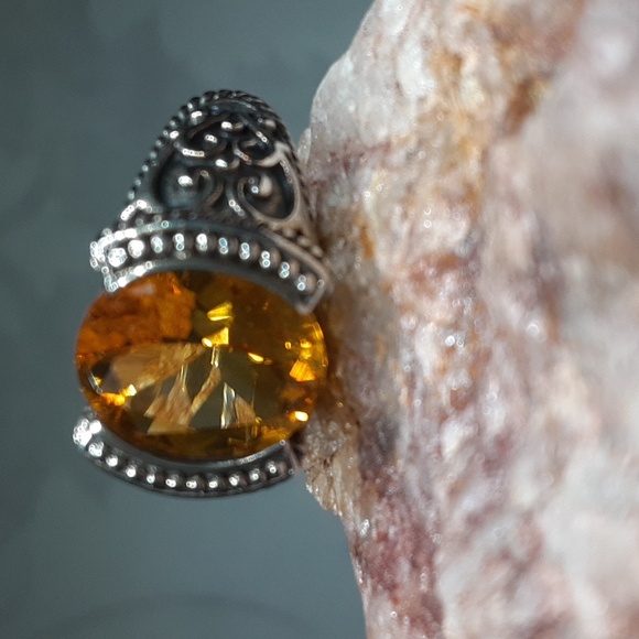 925 Artisan Crafted Citrine Ring. PRICE IS FIRM. - Picture 8 of 8